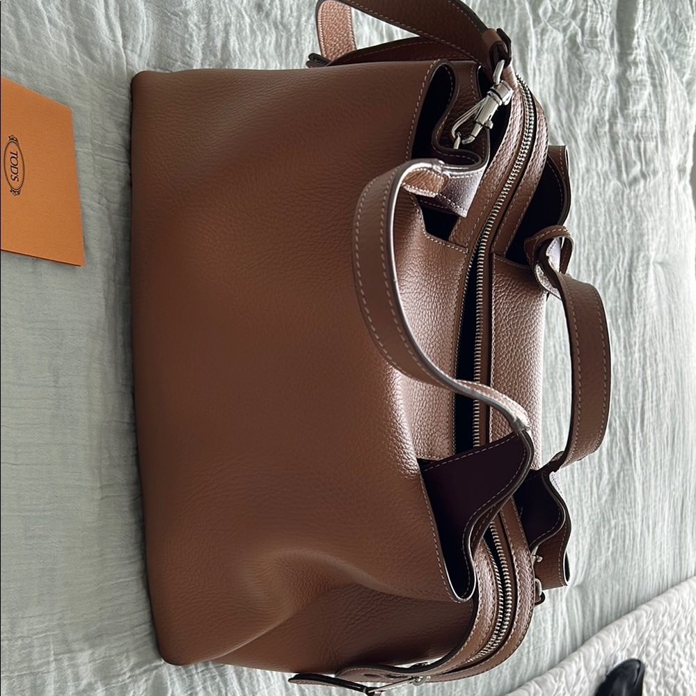 Tod's Tan Bag Luxurious Leather pristine condition. - Picture 4 of 4